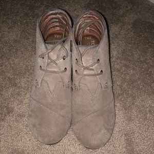 Toms Desert Wedge Taupe Suede